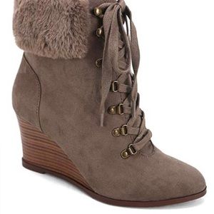 New without tags Bamboo Taupe Faux Fur-Trim Lace-Up Wishful Wedge Boots Size 10